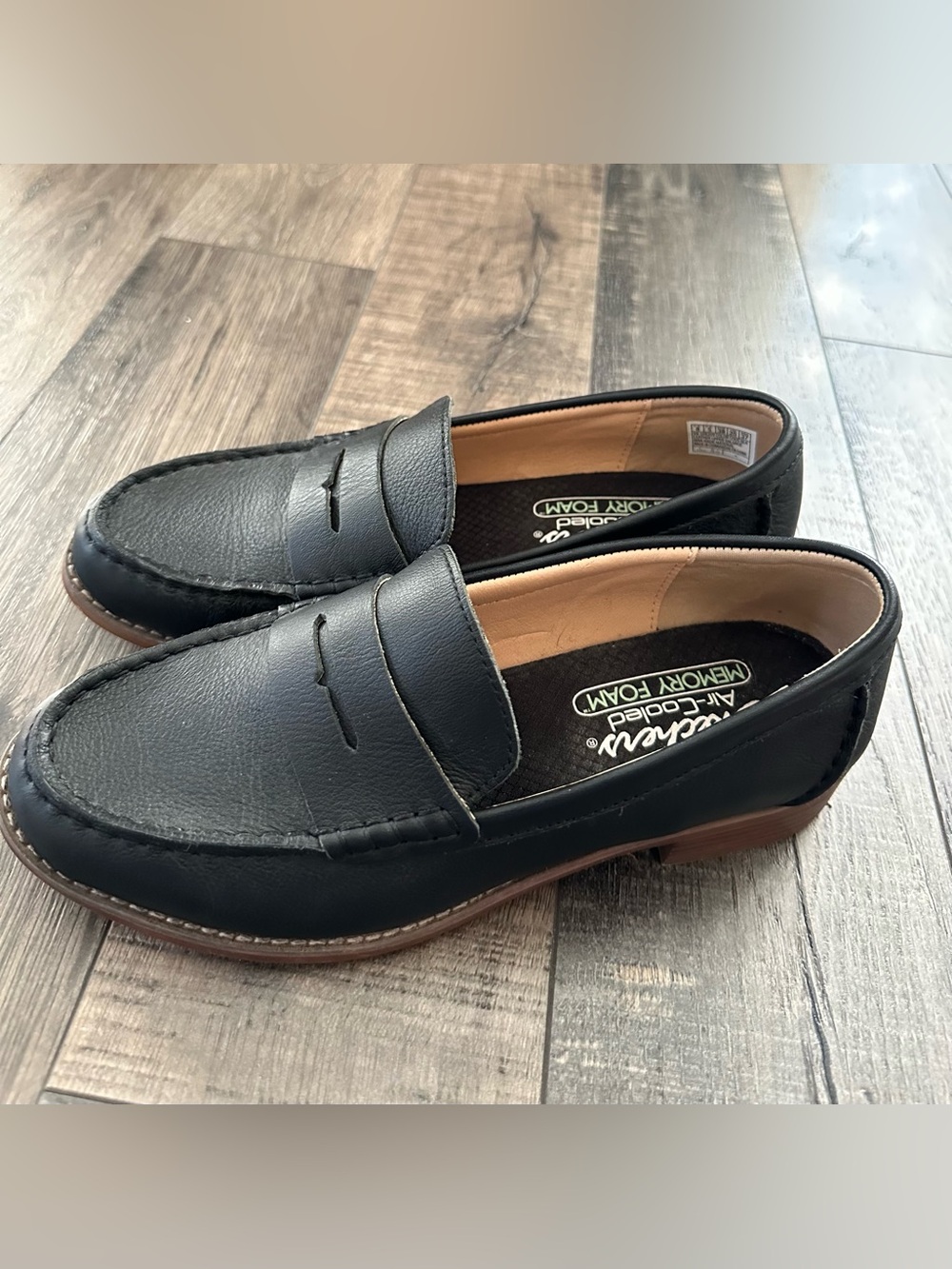 Skechers Women’s Black Leather Penny Loafers Size 8 New